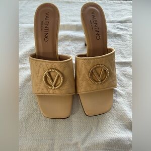Nude Valentino heeled sandals for sale in very good condition!